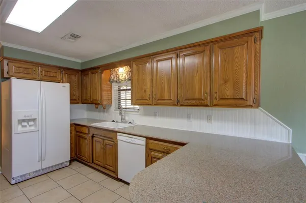 $299,900 | 325 Loma Linda Street, Wake Village, TX 75501