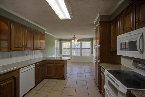 $299,900 | 325 Loma Linda Street, Wake Village, TX 75501