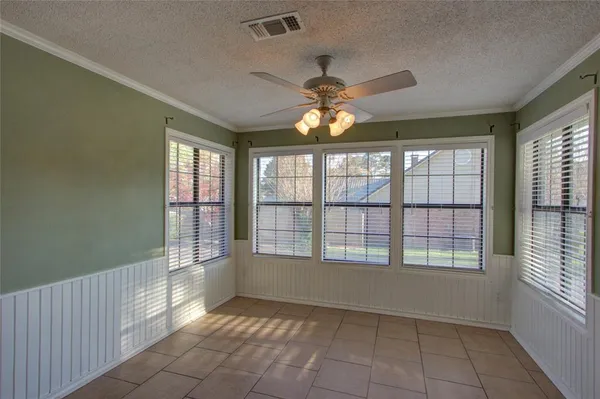 $299,900 | 325 Loma Linda Street, Wake Village, TX 75501