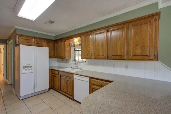 $299,900 | 325 Loma Linda Street, Wake Village, TX 75501