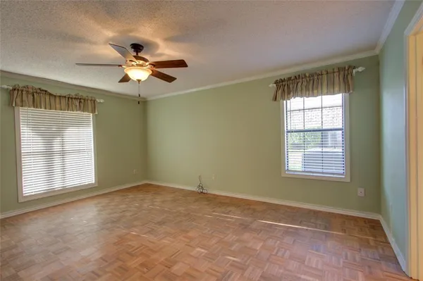 $299,900 | 325 Loma Linda Street, Wake Village, TX 75501