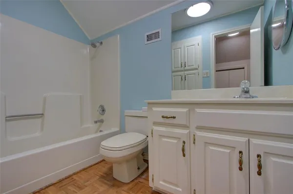 $299,900 | 325 Loma Linda Street, Wake Village, TX 75501