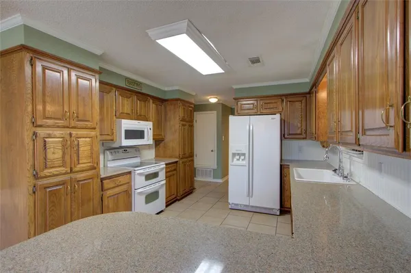 $299,900 | 325 Loma Linda Street, Wake Village, TX 75501