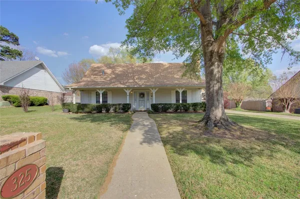 $299,900 | 325 Loma Linda Street, Wake Village, TX 75501