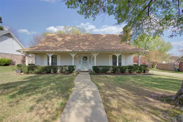 $299,900 | 325 Loma Linda Street, Wake Village, TX 75501