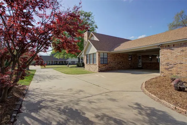 $299,900 | 325 Loma Linda Street, Wake Village, TX 75501
