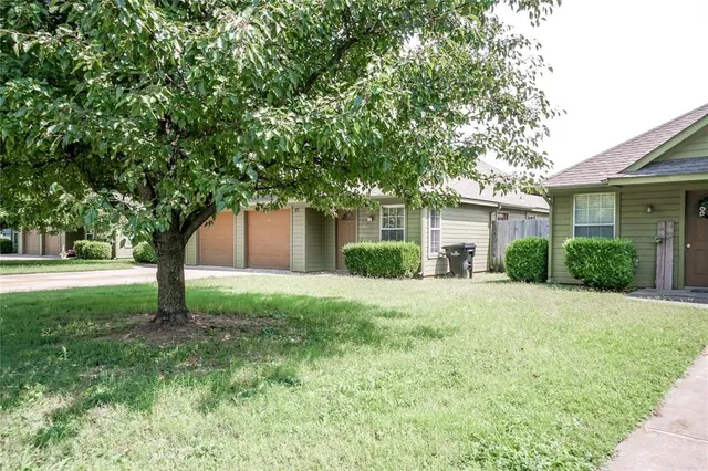 $1,075 | 1026 West Coffin Street, Unit 102, Denison, TX 75020