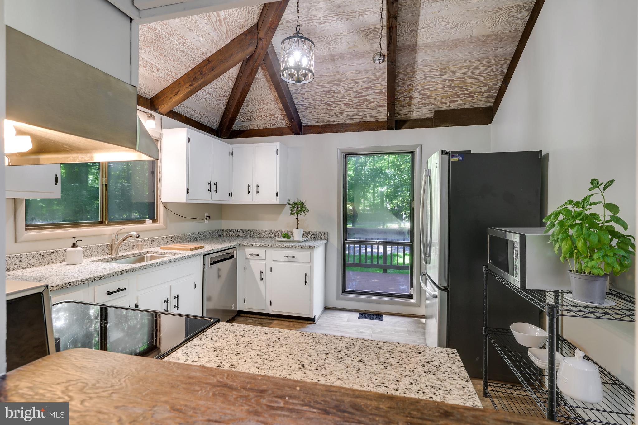 1417 Mountain Road Haymarket, VA 20169 - Photo 17 of 53 Fully Updated Kitchen