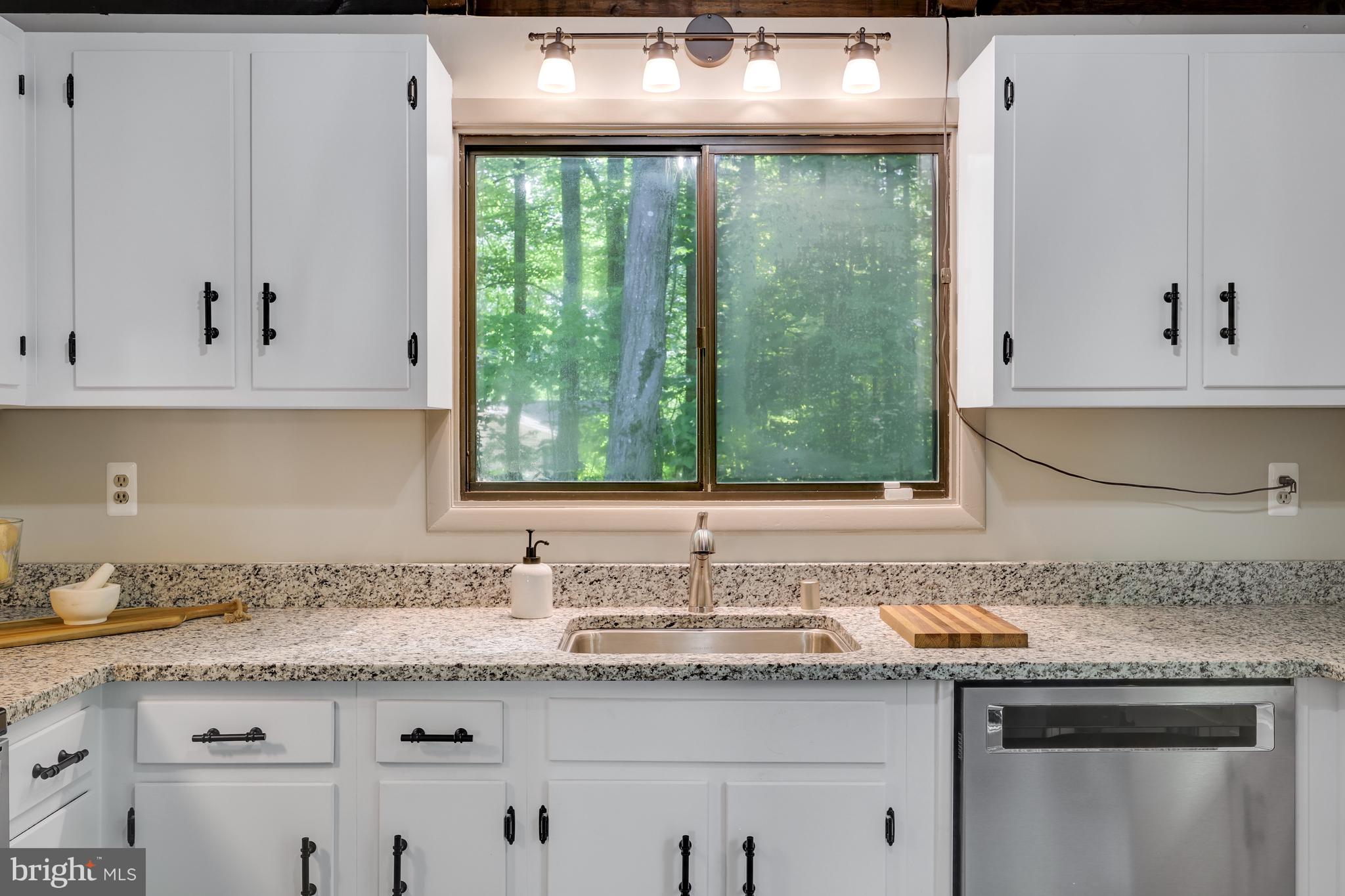 1417 Mountain Road Haymarket, VA 20169 - Photo 20 of 53 Granite Counter Tops