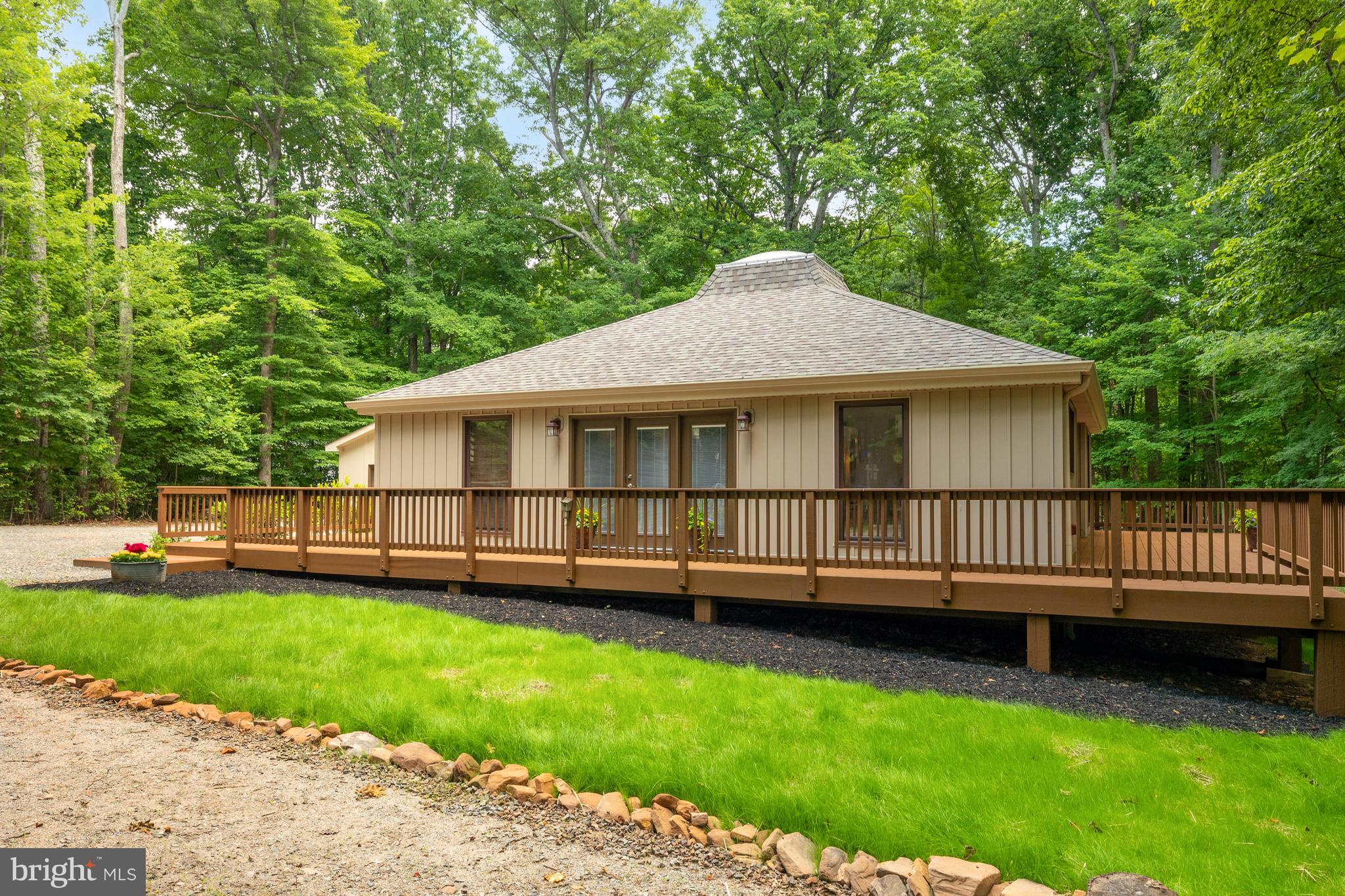 1417 Mountain Road Haymarket, VA 20169 - Photo 4 of 53 Wrap Around Deck