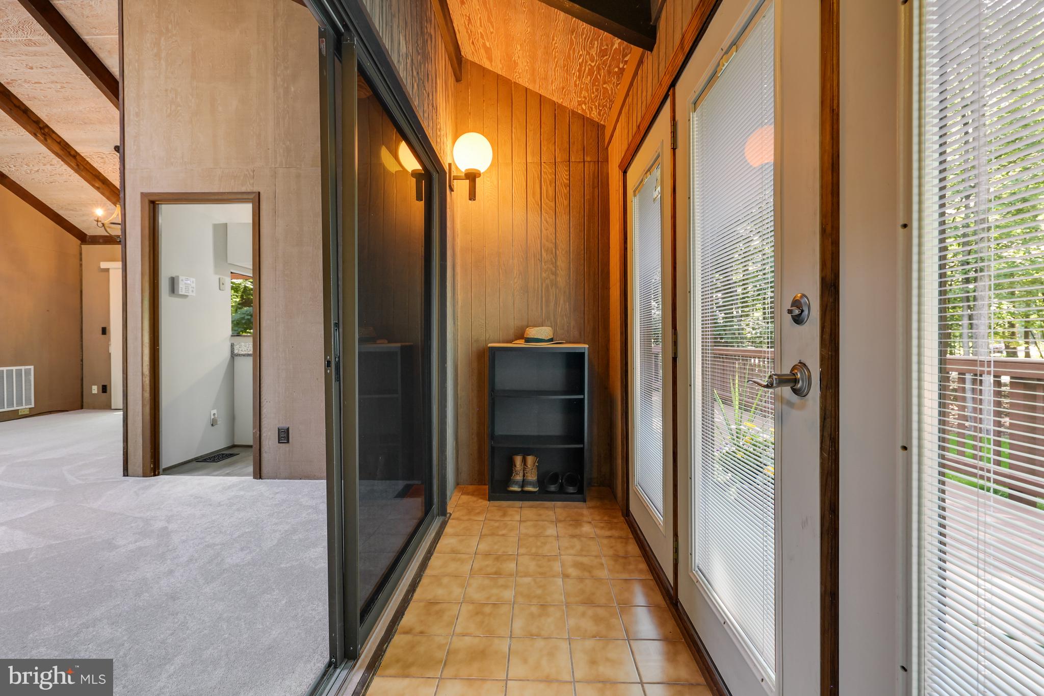 1417 Mountain Road Haymarket, VA 20169 - Photo 8 of 53 Entry Mud Room