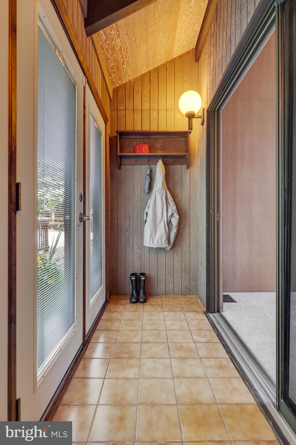 1417 Mountain Road Haymarket, VA 20169 - Photo 10 of 53 Entry Mud Room