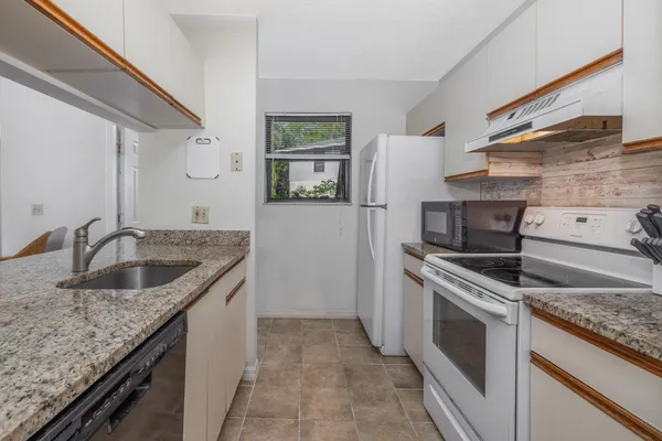 $1,750 | 6547 Southeast Federal Highway, Unit 101, Stuart, FL 34997
