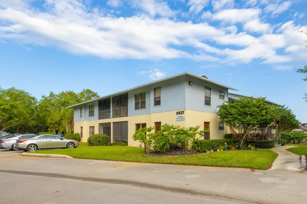 $1,750 | 6547 Southeast Federal Highway, Unit 101, Stuart, FL 34997