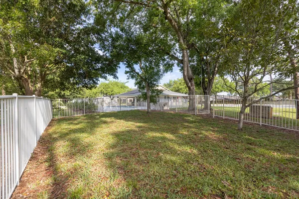 $1,750 | 6547 Southeast Federal Highway, Unit 101, Stuart, FL 34997
