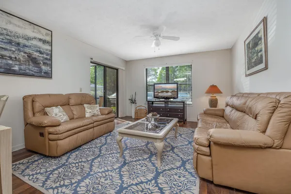 $1,750 | 6547 Southeast Federal Highway, Unit 101, Stuart, FL 34997