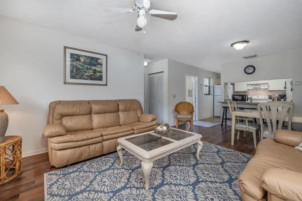 $1,750 | 6547 Southeast Federal Highway, Unit 101, Stuart, FL 34997