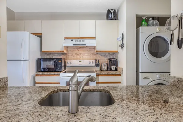 $1,750 | 6547 Southeast Federal Highway, Unit 101, Stuart, FL 34997