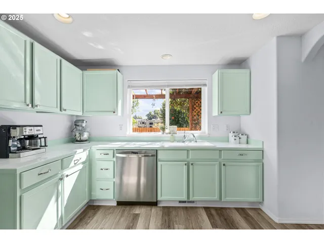 $399,900 | 4852 Chameleon Court Northeast, Salem, OR 97305