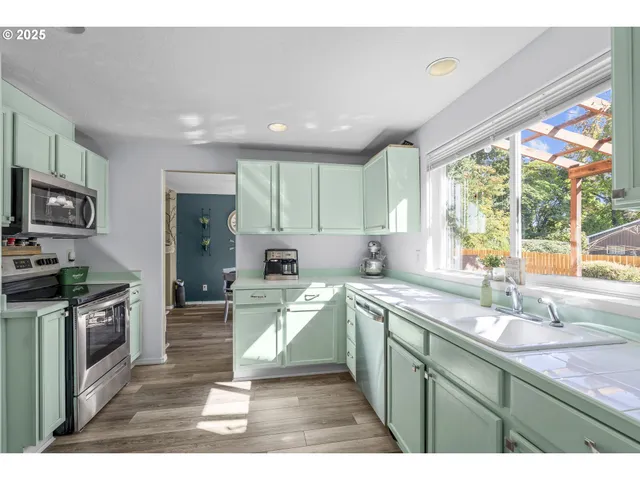 $399,900 | 4852 Chameleon Court Northeast, Salem, OR 97305