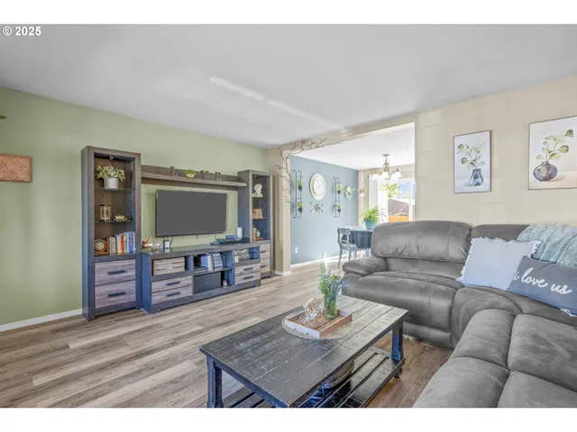 $399,900 | 4852 Chameleon Court Northeast, Salem, OR 97305