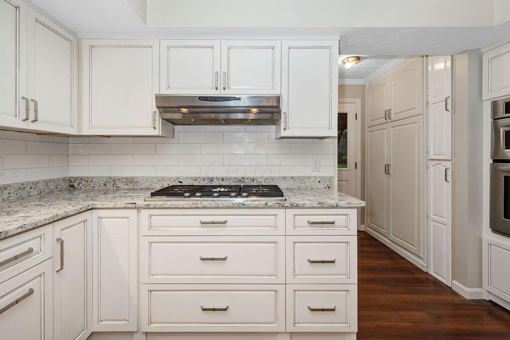 649 Old Farm Road Columbus, OH 43213 - Photo 25 of 83 plenty of custom cabinetry