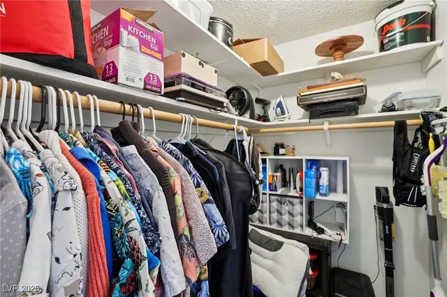 $430,000 | 415 Chateau Drive, Henderson, NV 89002