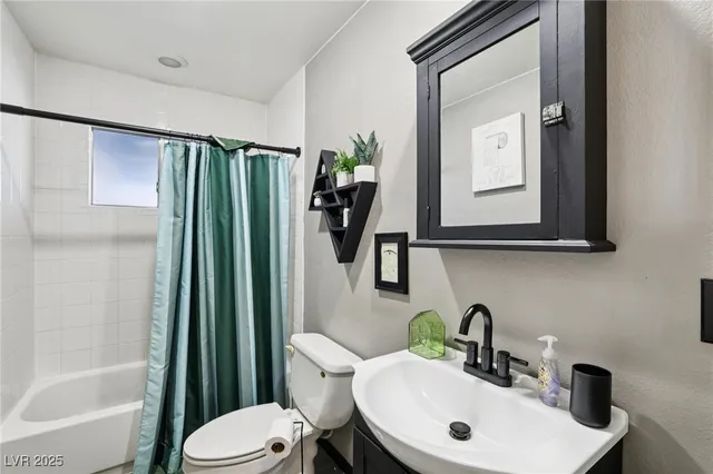 $430,000 | 415 Chateau Drive, Henderson, NV 89002