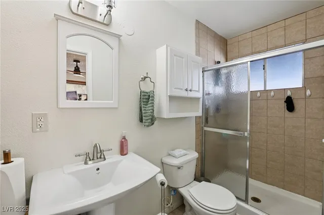 $430,000 | 415 Chateau Drive, Henderson, NV 89002