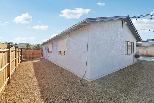 $430,000 | 415 Chateau Drive, Henderson, NV 89002