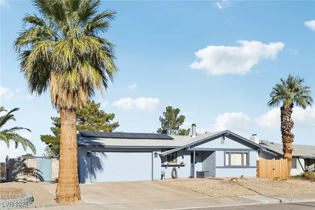 $430,000 | 415 Chateau Drive, Henderson, NV 89002