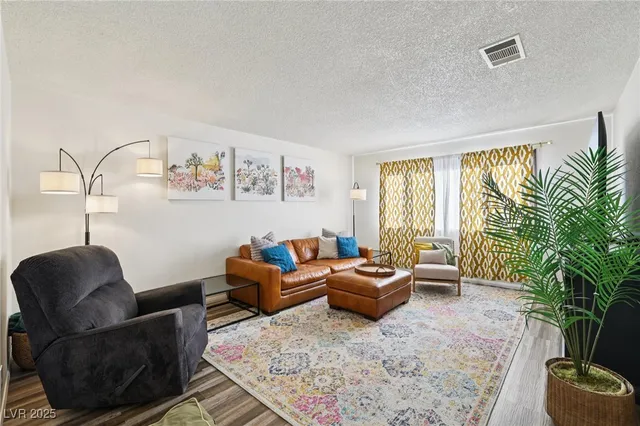 $430,000 | 415 Chateau Drive, Henderson, NV 89002