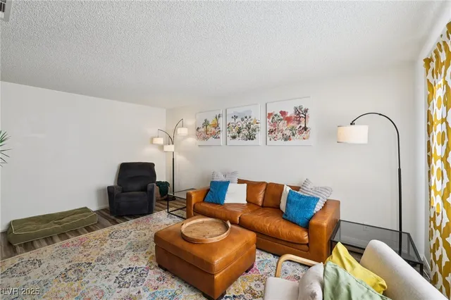 $430,000 | 415 Chateau Drive, Henderson, NV 89002