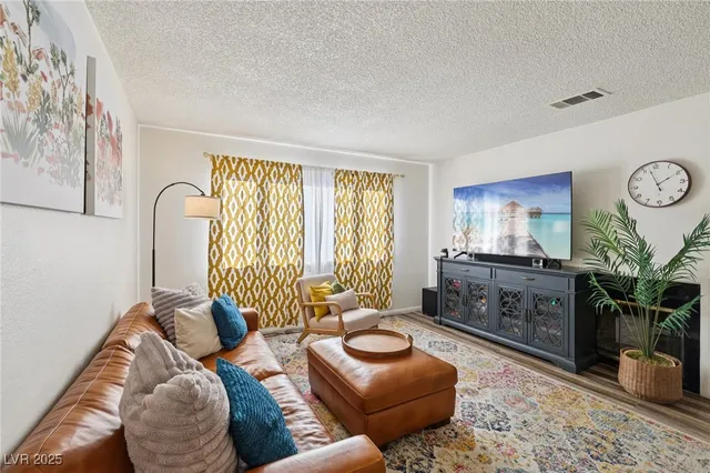 $430,000 | 415 Chateau Drive, Henderson, NV 89002