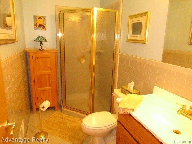 51927 Boland Road New Baltimore, MI 48047 - Photo 14 of 25 Bathroom 3.JPG
