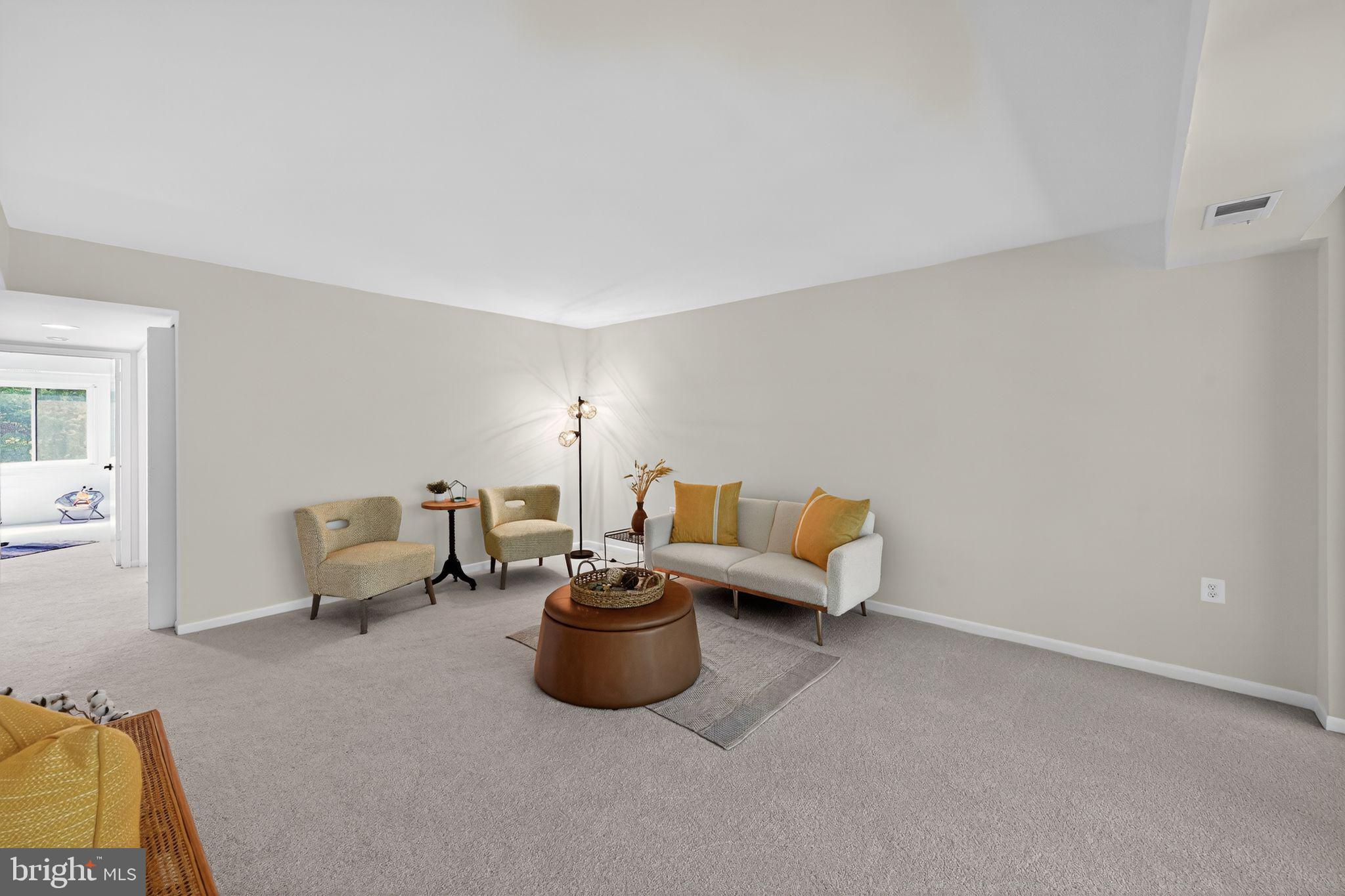 1533 Northgate Square, Unit 11B Reston, VA 20190 - Photo 6 of 13 Large Living room
