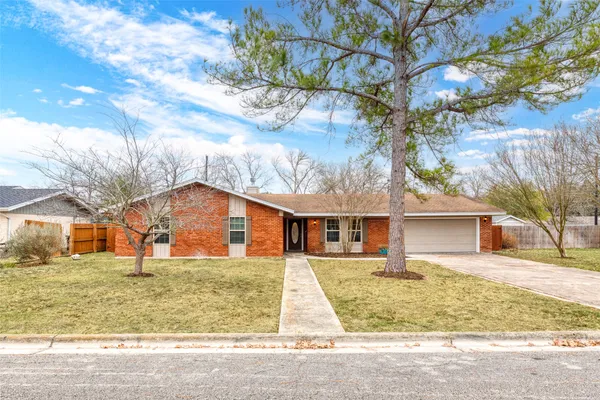 $450,000 | 810 Vogel Drive, Lockhart, TX 78644