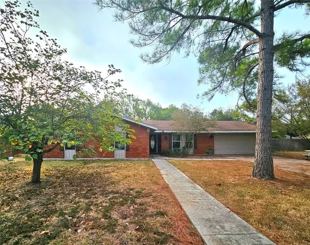 $500,000 | 810 Vogel Drive, Lockhart, TX 78644