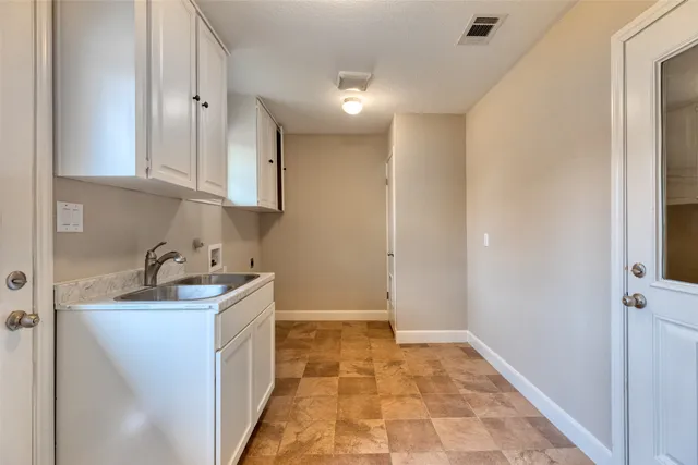 $500,000 | 810 Vogel Drive, Lockhart, TX 78644