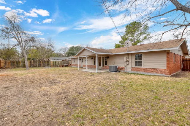 $500,000 | 810 Vogel Drive, Lockhart, TX 78644
