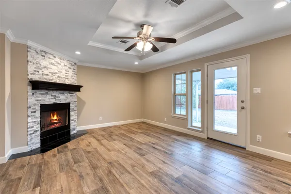 $450,000 | 810 Vogel Drive, Lockhart, TX 78644