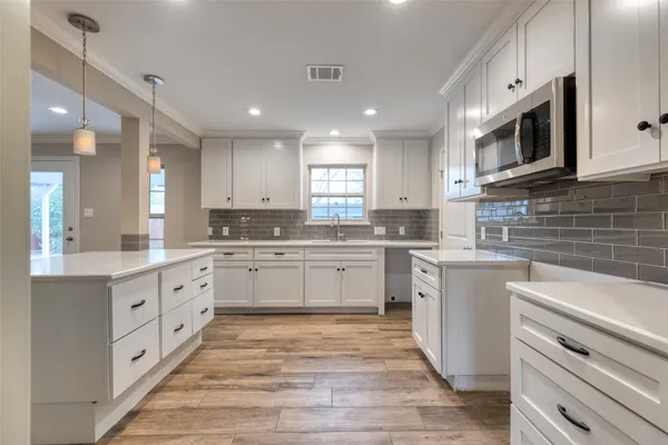 $450,000 | 810 Vogel Drive, Lockhart, TX 78644