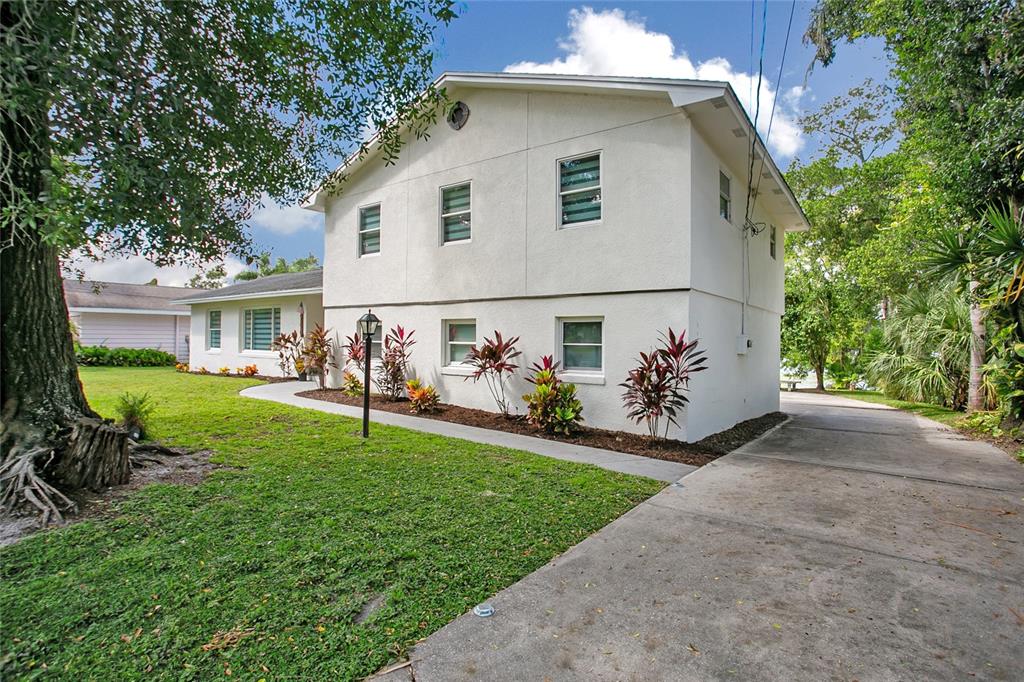 960 Strathmore Drive Orlando, FL 32806 - Photo 2 of 25 a view of a house with a yard and a garden