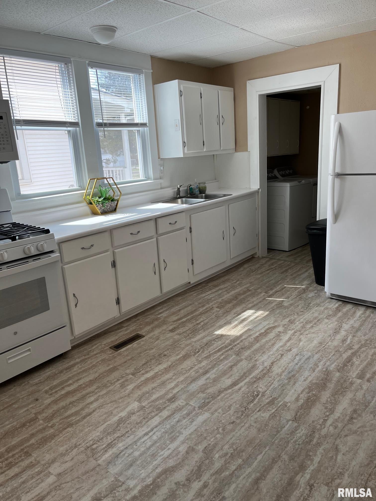 1109 North Wheeler Avenue Springfield, IL 62702 - Photo 7 of 18