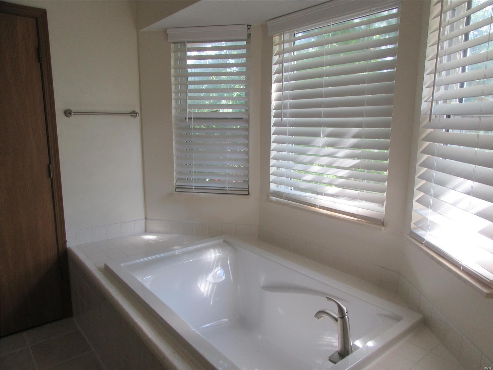3284 Springbrook Drive Shiloh, IL 62221 - Photo 13 of 29 Gallery Image 13