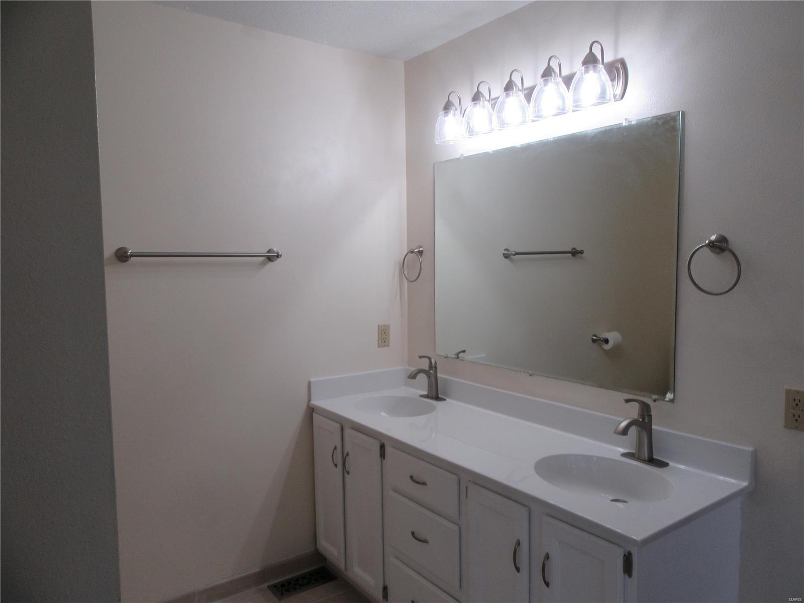 3284 Springbrook Drive Shiloh, IL 62221 - Photo 14 of 29 Gallery Image 14