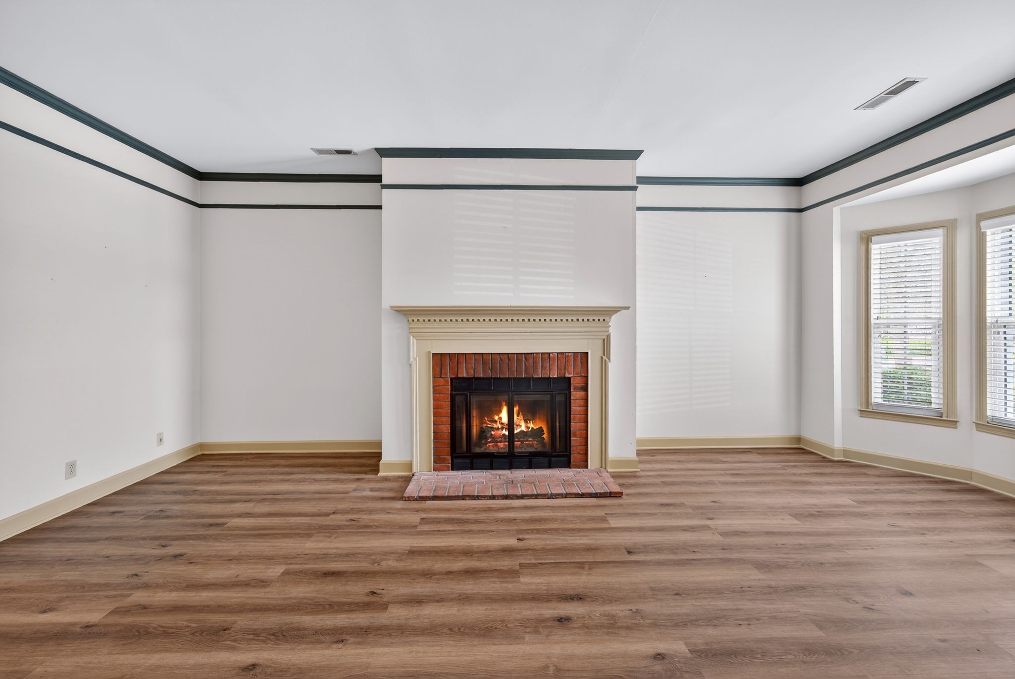 2041 Union Place Columbia, TN 38401 - Photo 3 of 24 a living room with a fireplace