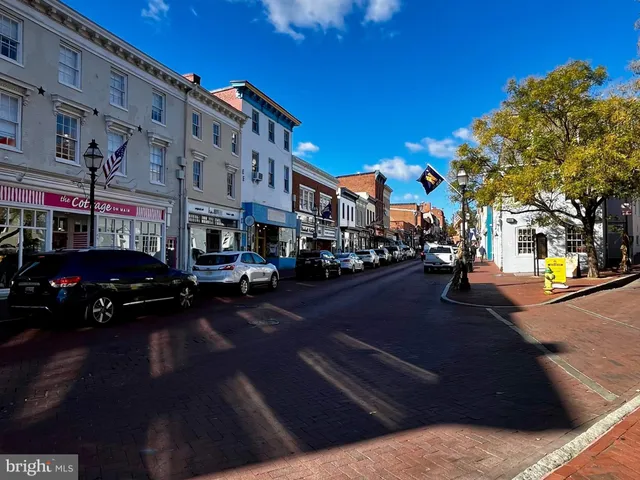 $2,145 | 180 Main Street, Unit 202, Annapolis, MD 21401