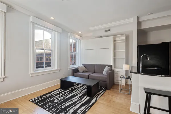 $2,100 | 180 Main Street, Unit 202, Annapolis, MD 21401