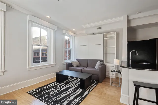 $2,145 | 180 Main Street, Unit 202, Annapolis, MD 21401